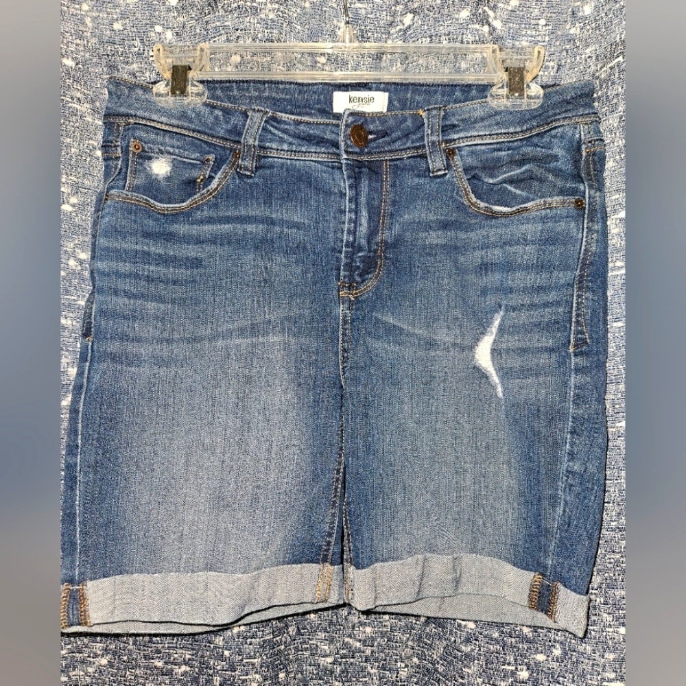 Kensie Roll Cuff Distressed Denim Shorts Size 4/27